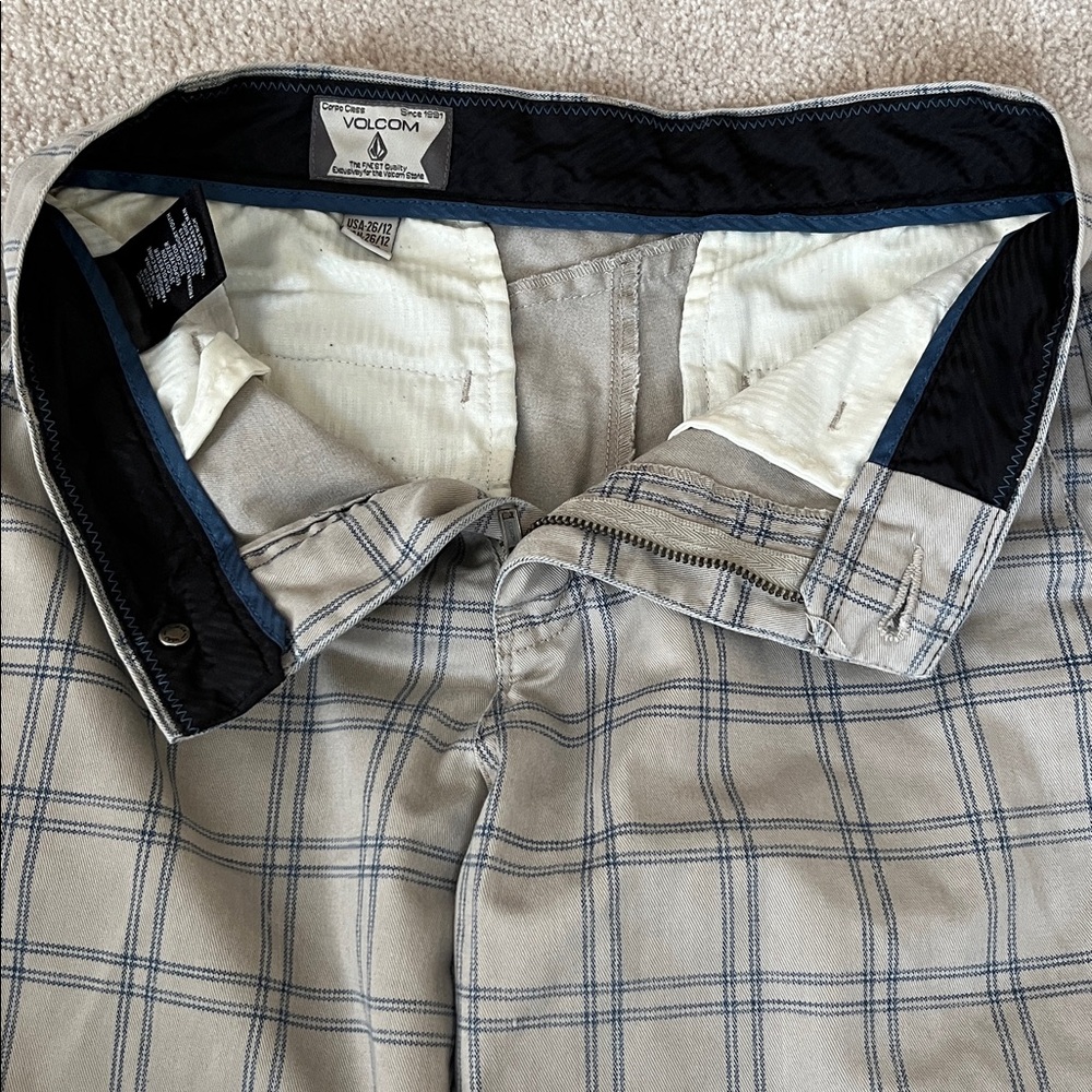 Volcom boy shorts - Picture 6 of 7